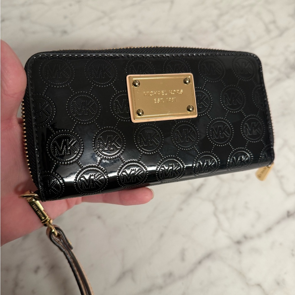 Michael Kors Jet Set Black and Gold Embossed Wristlet - Picture 11 of 11